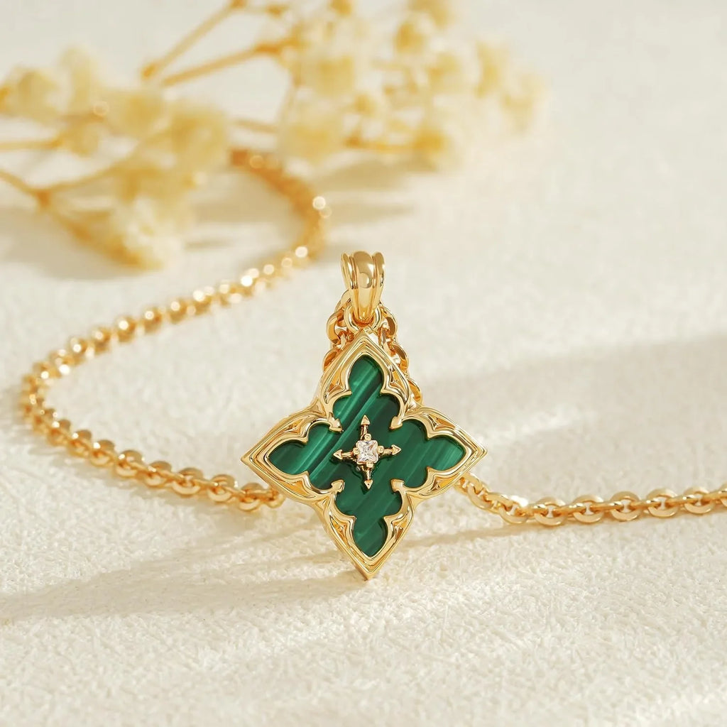Collier Trèfle Élégant Plaqué Or avec Pendentif CZ ✨